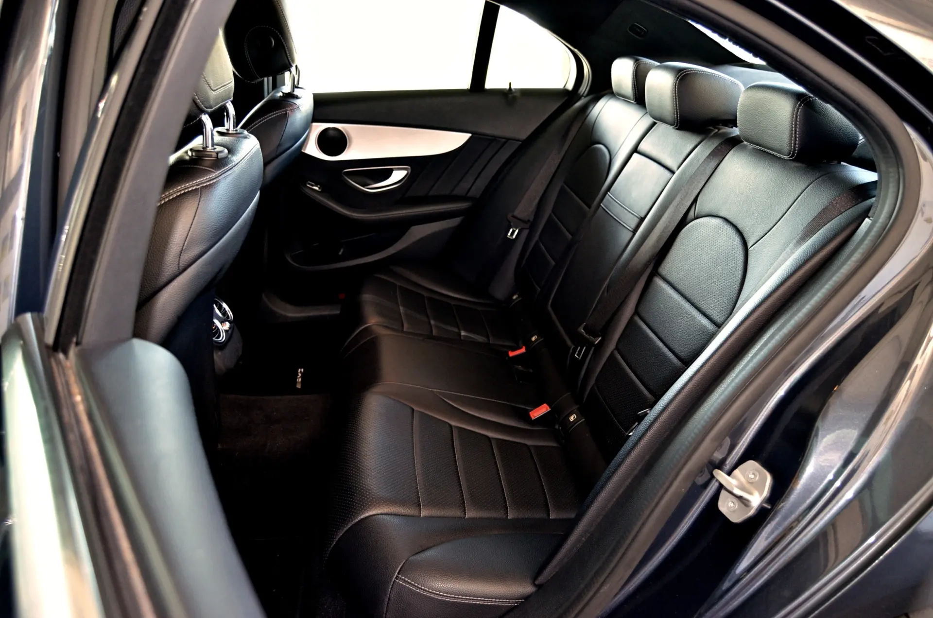 Mercedes-Benz C 300 BlueTEC Hybrid AMG Line 8