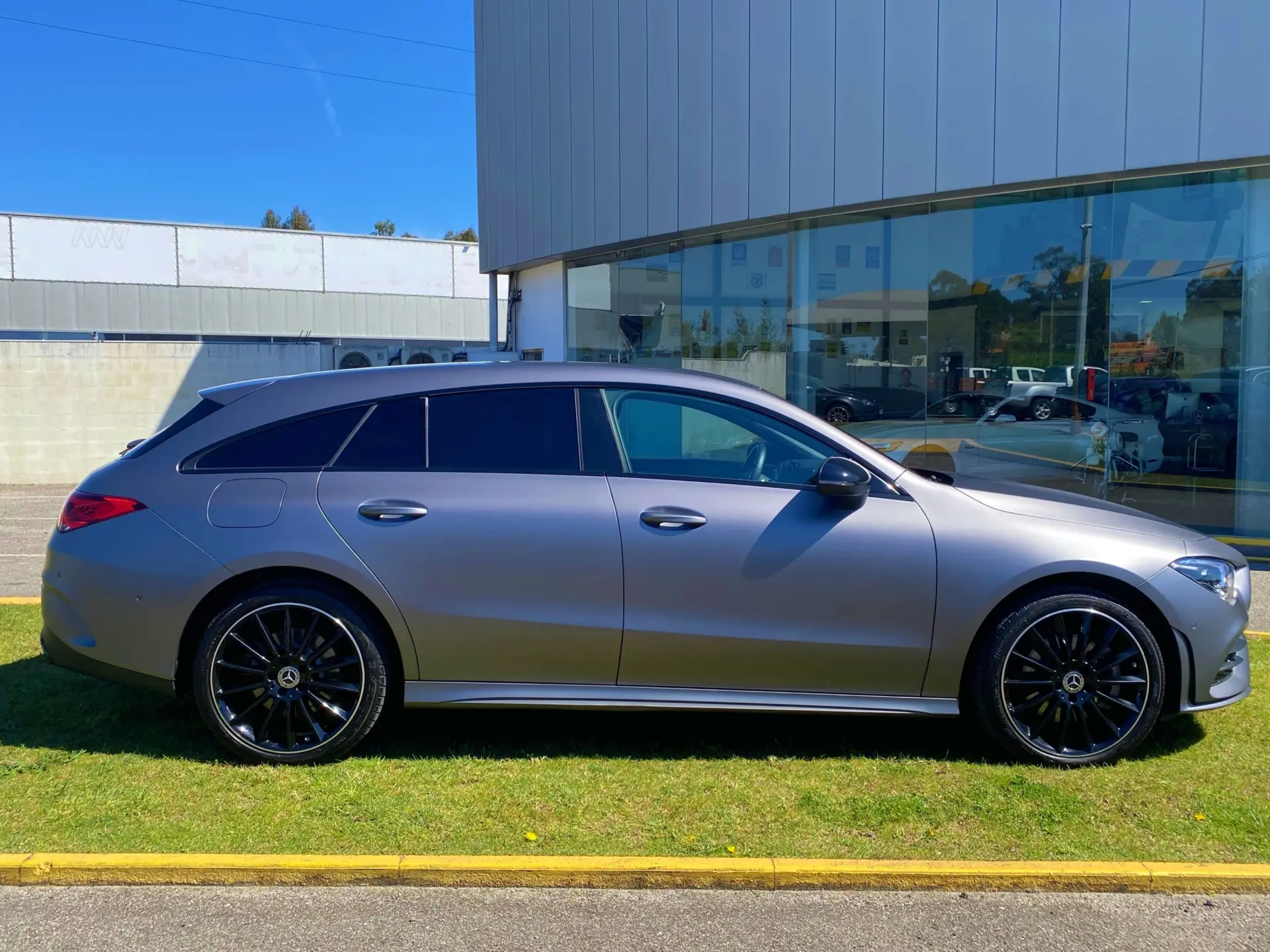 Mercedes-Benz CLA 250 e Shooting Brake AMG Line 42