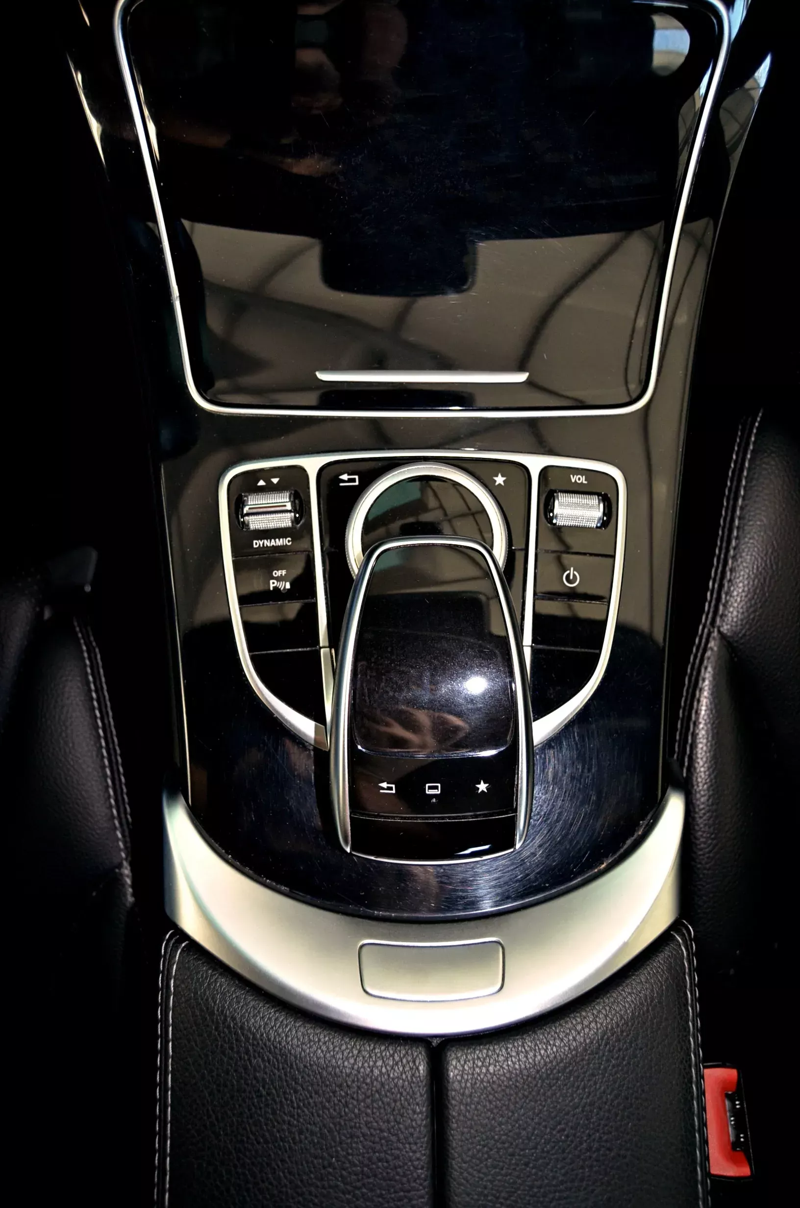 Mercedes-Benz C 300 BlueTEC Hybrid AMG Line 19