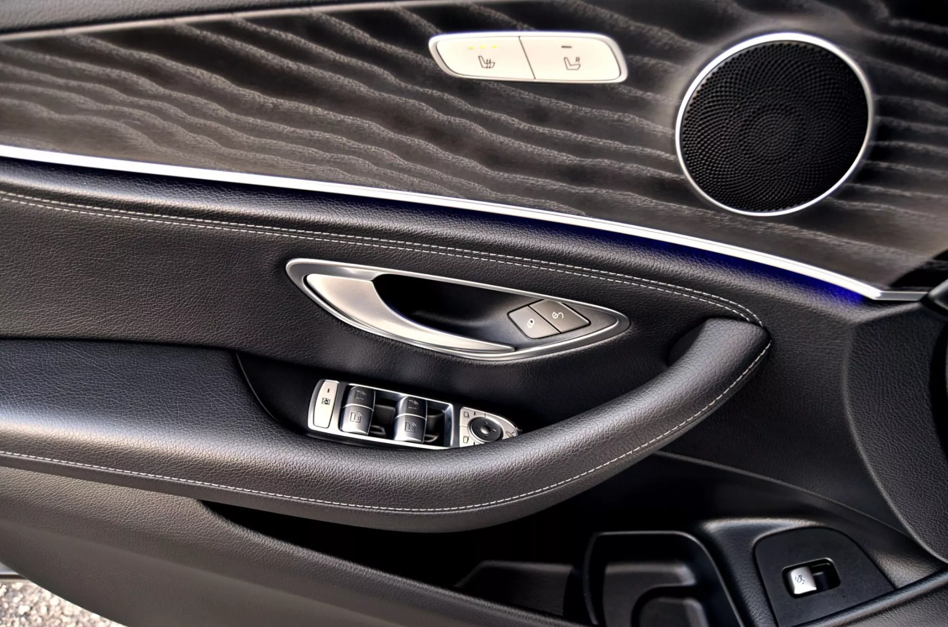 Mercedes-Benz E 220 D AMG Line 15