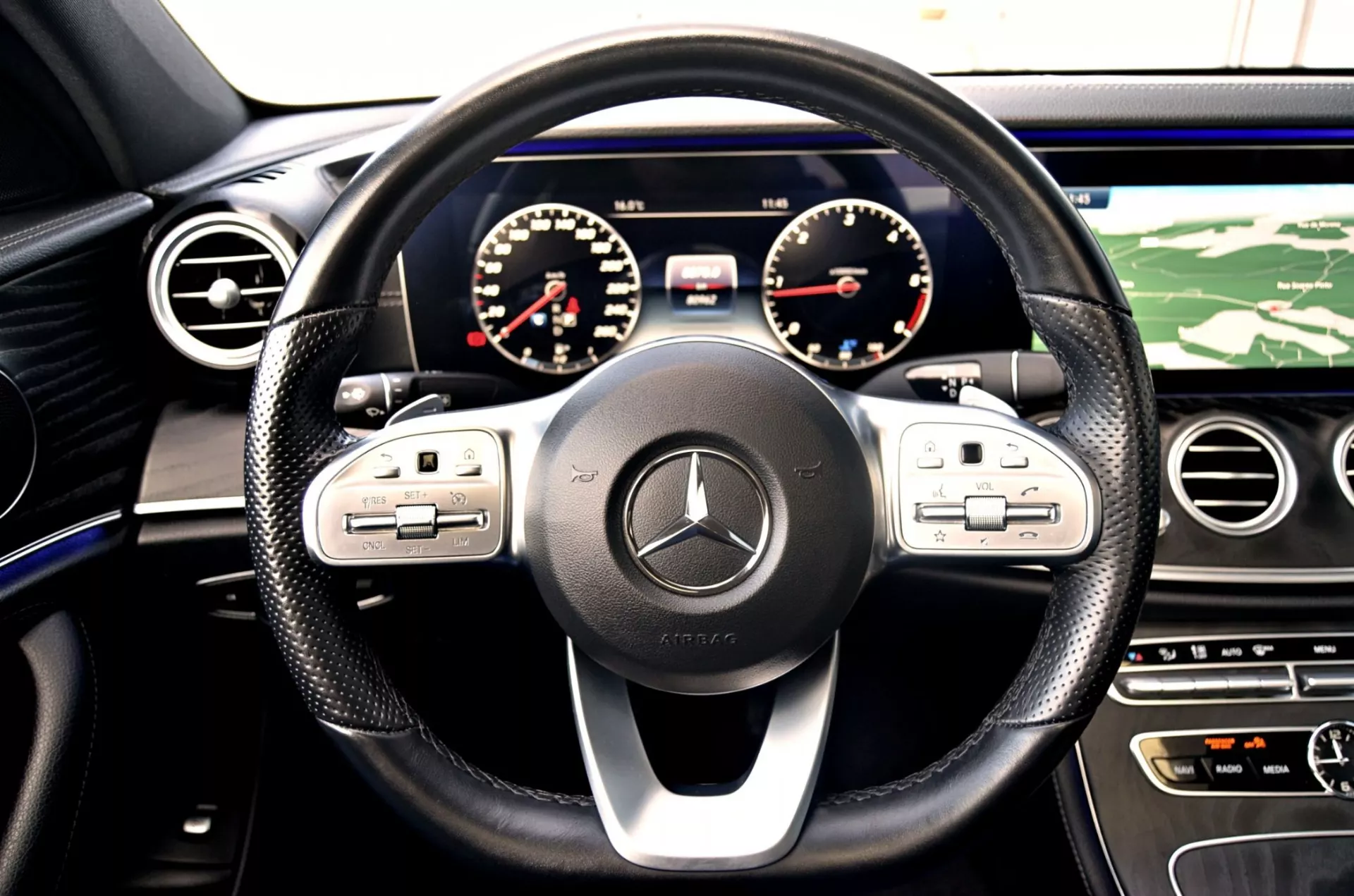 Mercedes-Benz E 220 D AMG Line 19