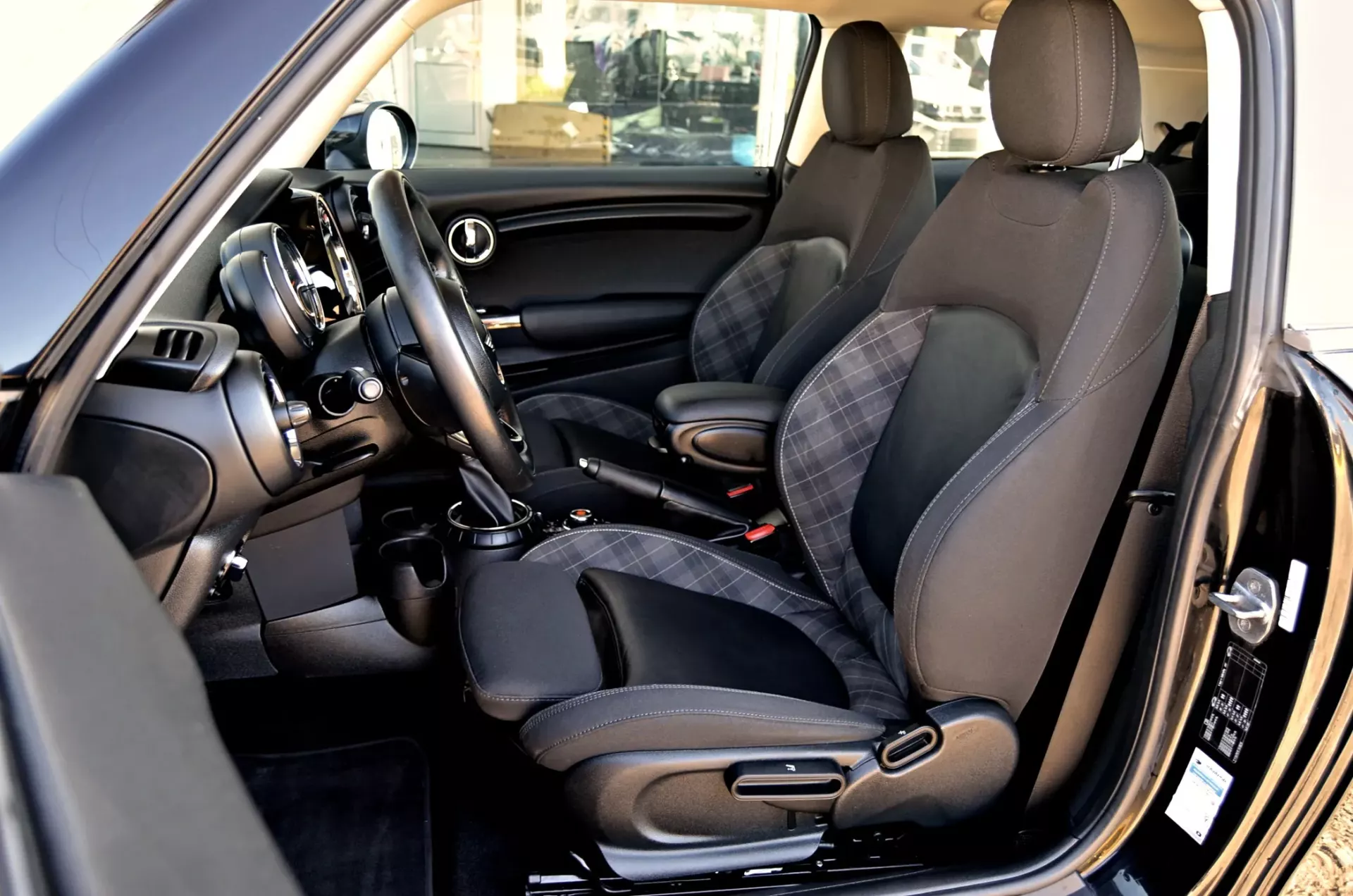 MINI 3 Portas Cooper D Auto 8