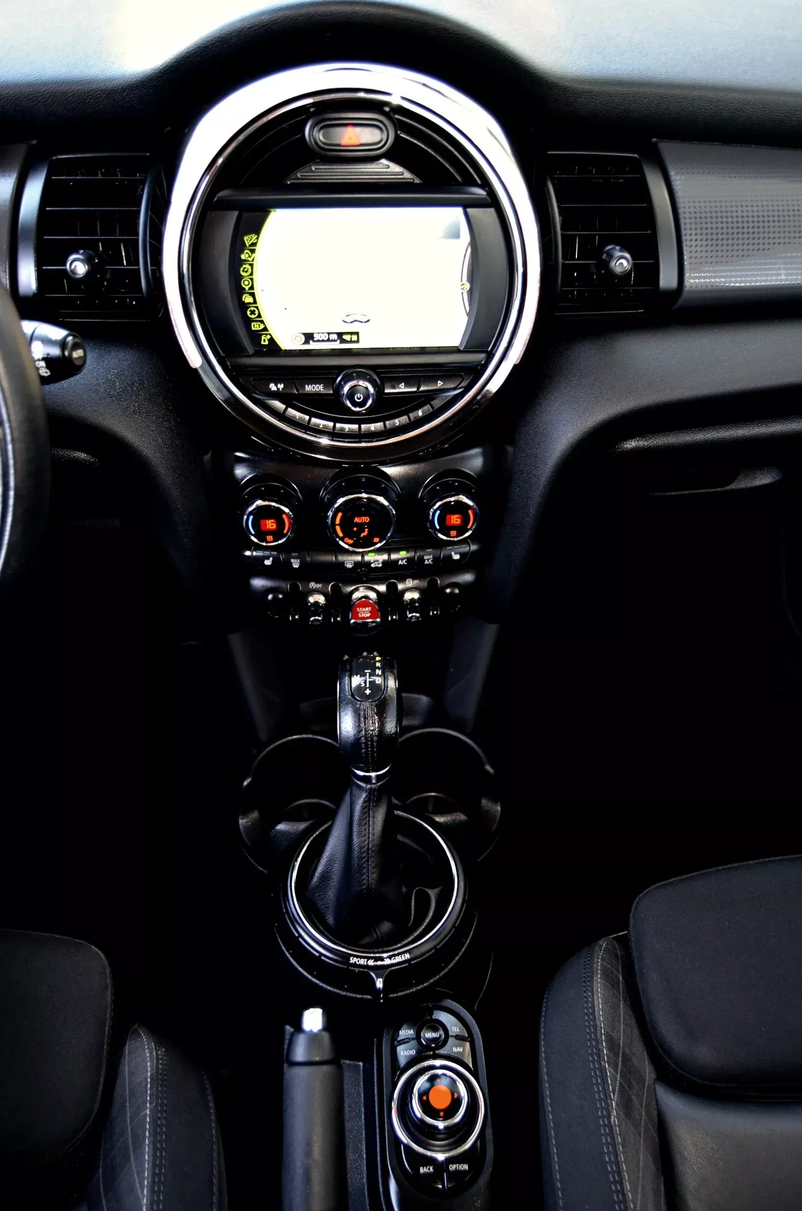 MINI 3 Portas Cooper D Auto 17