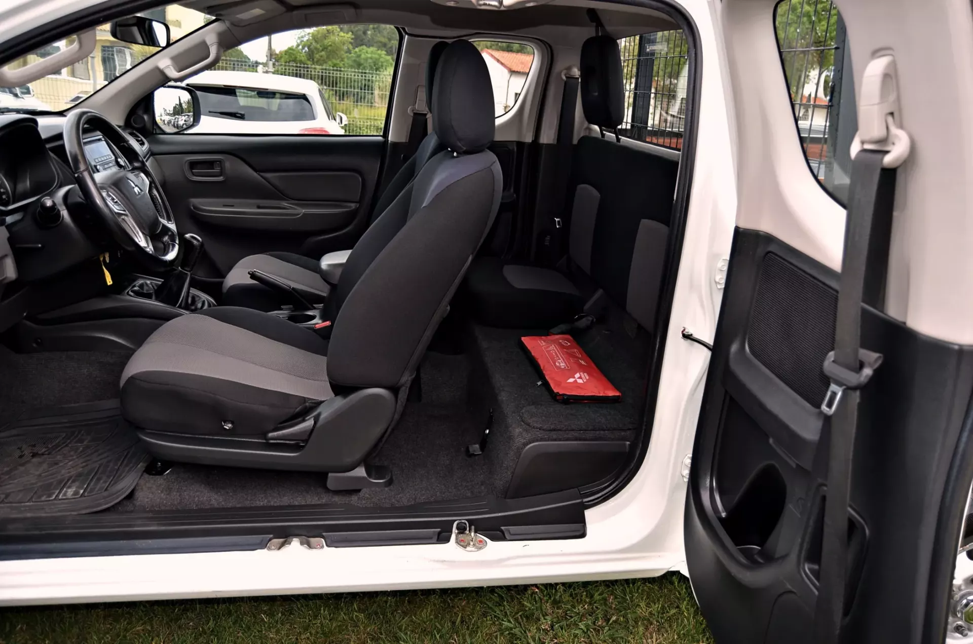 Mitsubishi L200 2.4 DI-D CD S.Cab 3L Instyle 4WD 8