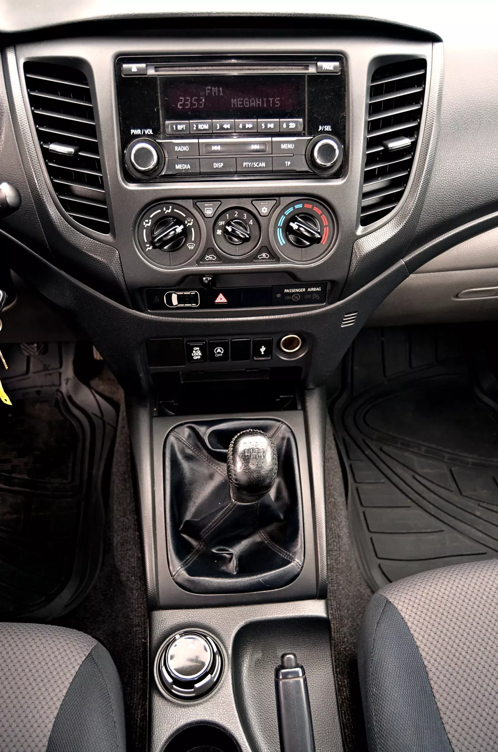 Mitsubishi L200 2.4 DI-D CD S.Cab 3L Instyle 4WD 12