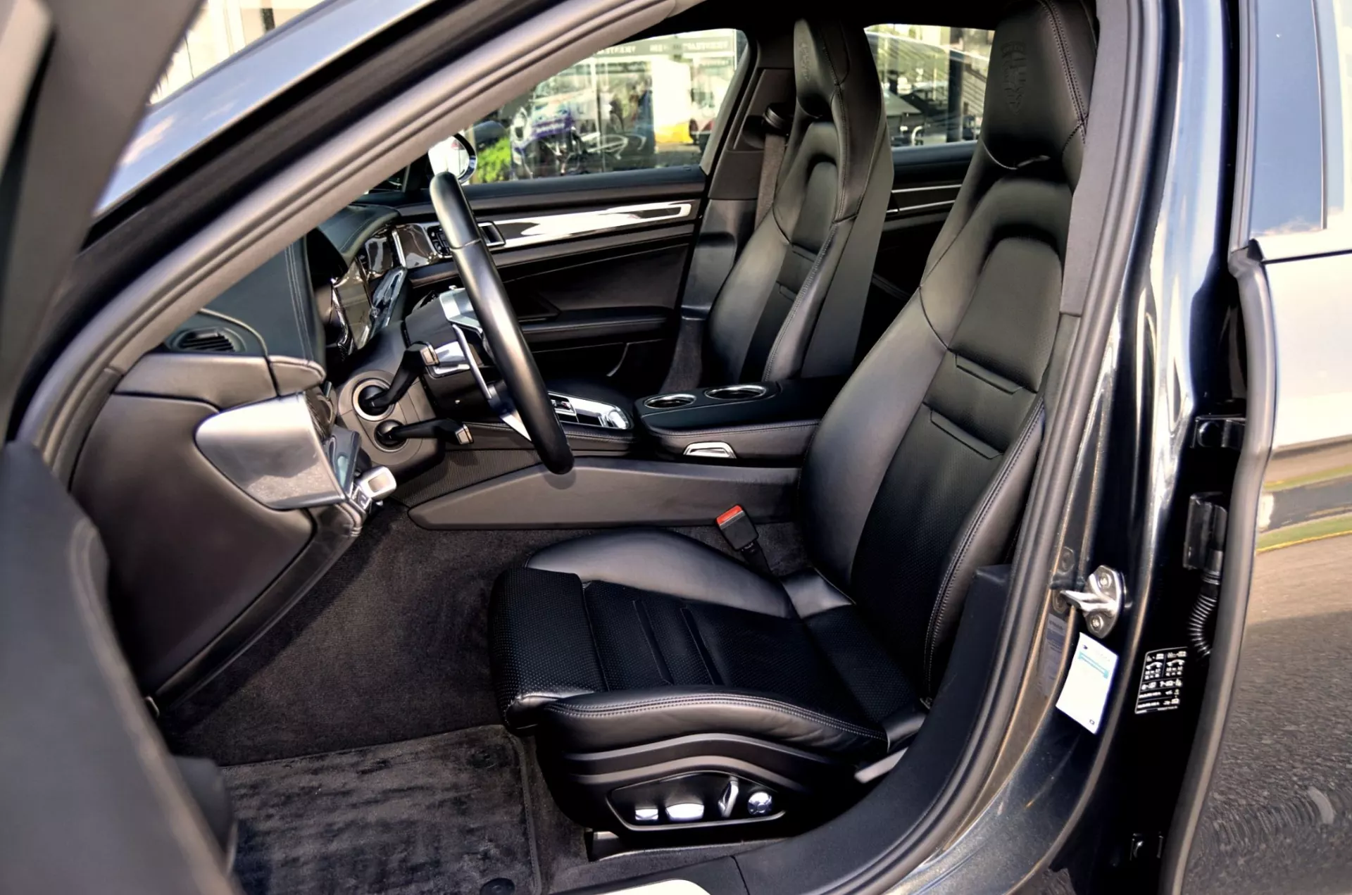 Porsche Panamera 4 E-Hybrid 10