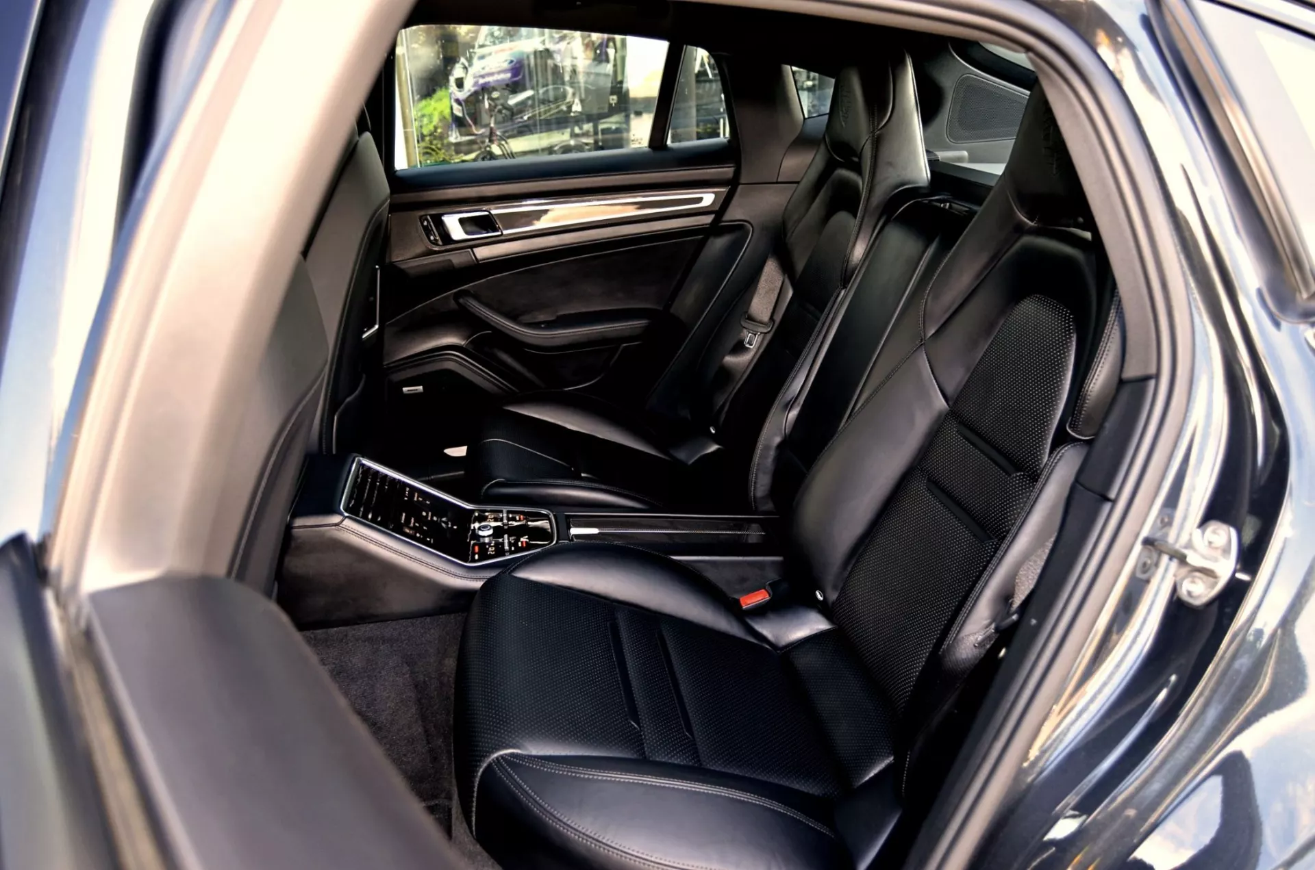 Porsche Panamera 4 E-Hybrid 11