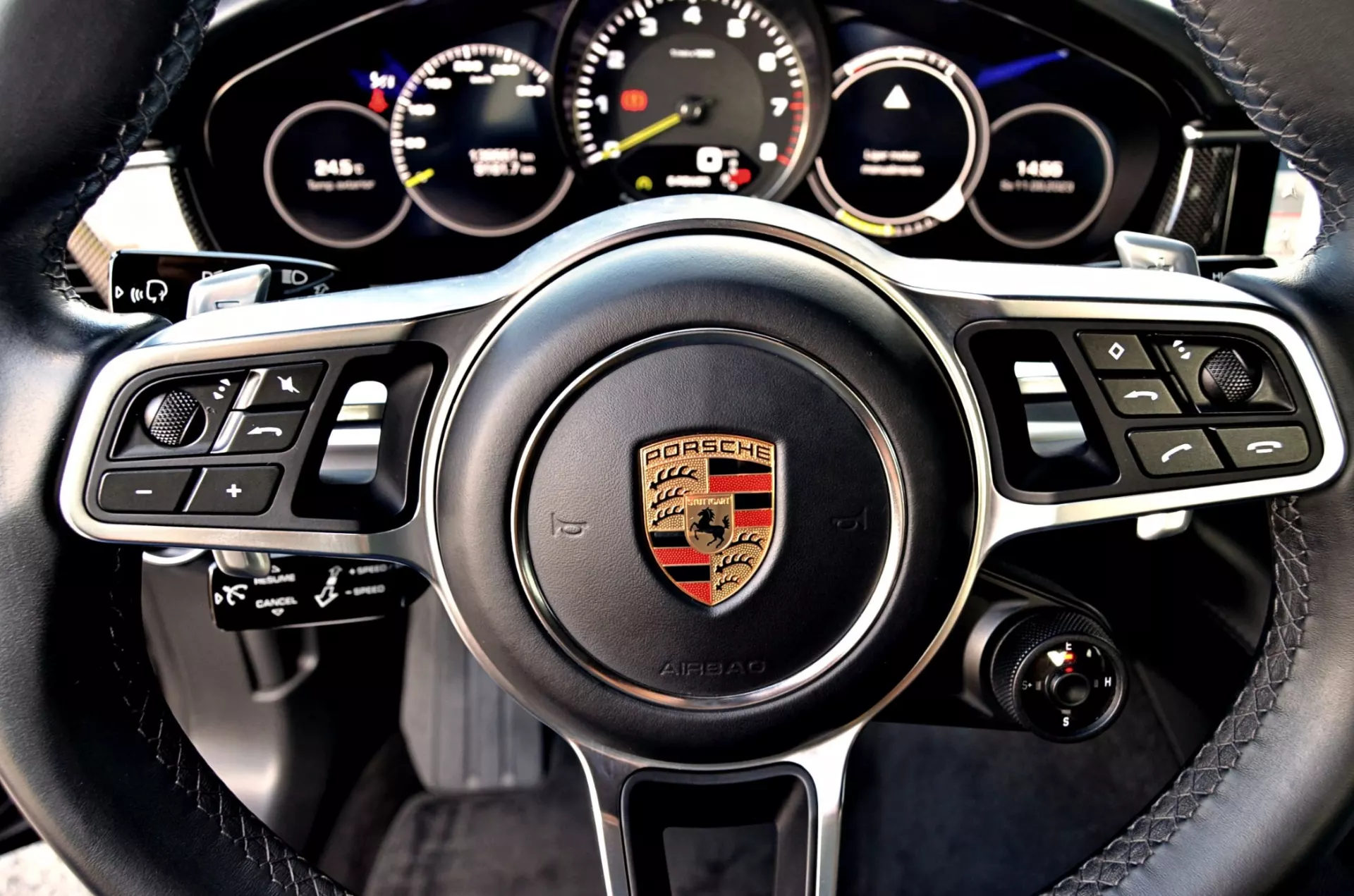 Porsche Panamera 4 E-Hybrid 18