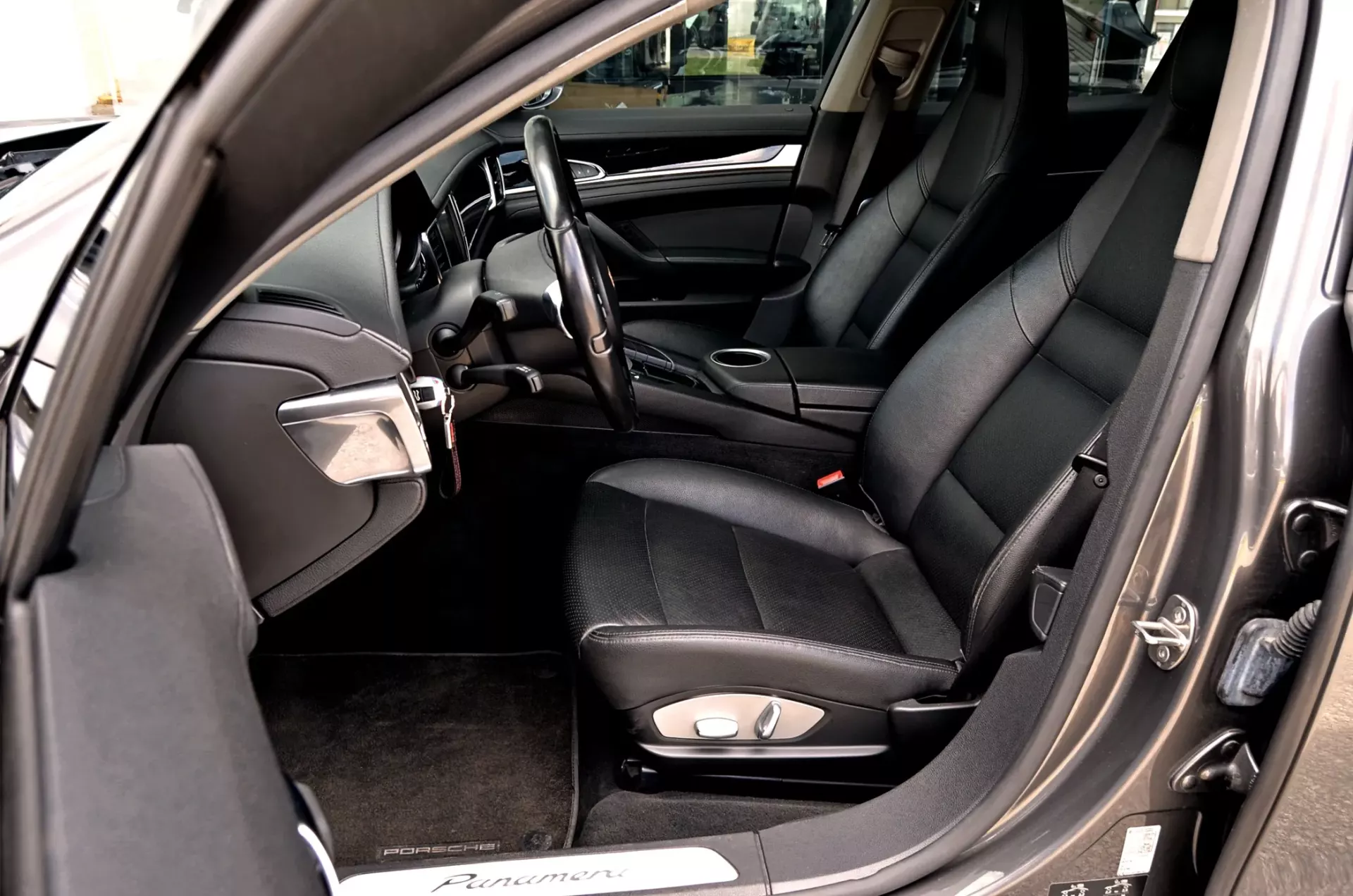 Porsche Panamera Platinum Edition 8