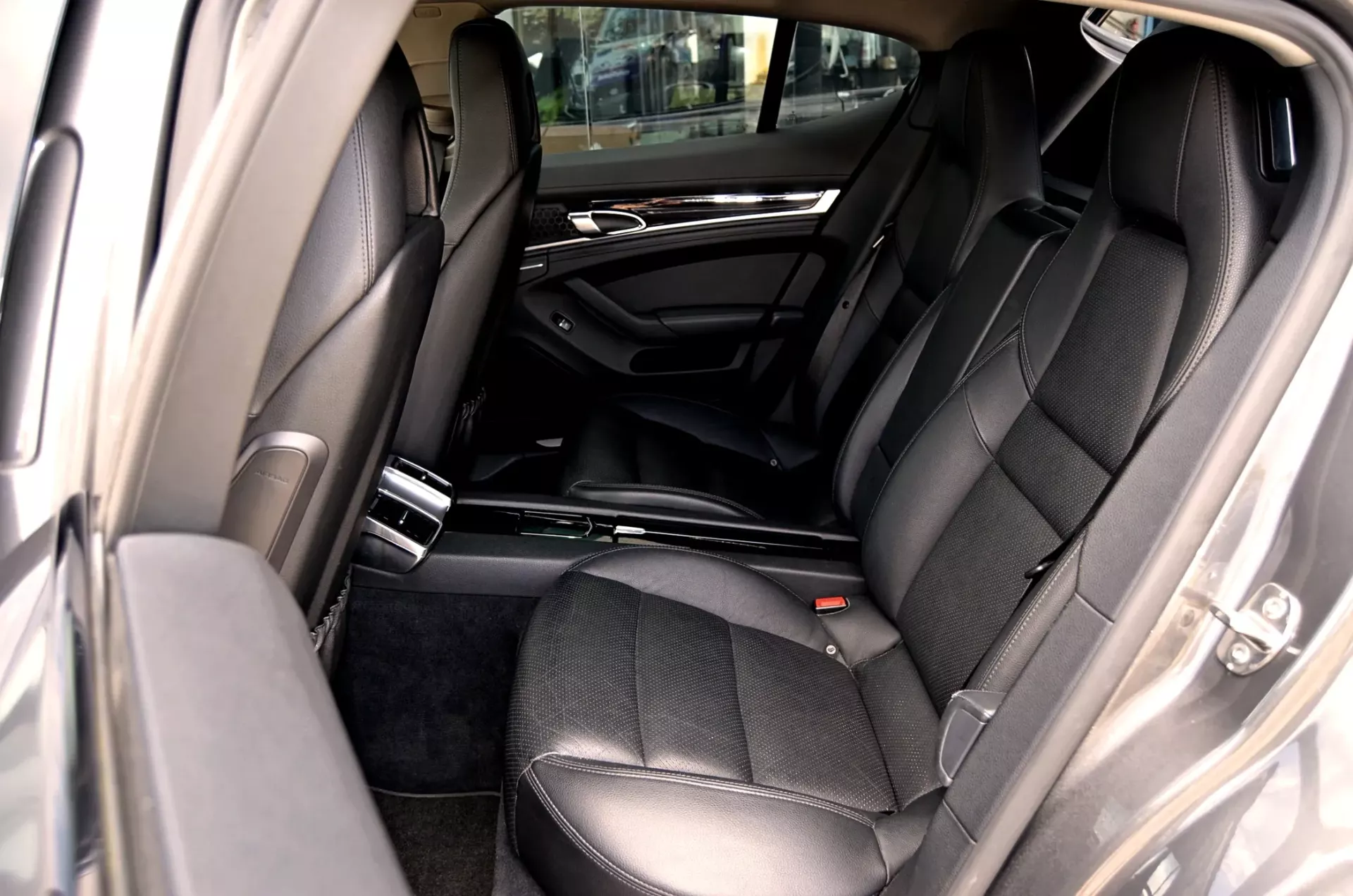 Porsche Panamera Platinum Edition 9