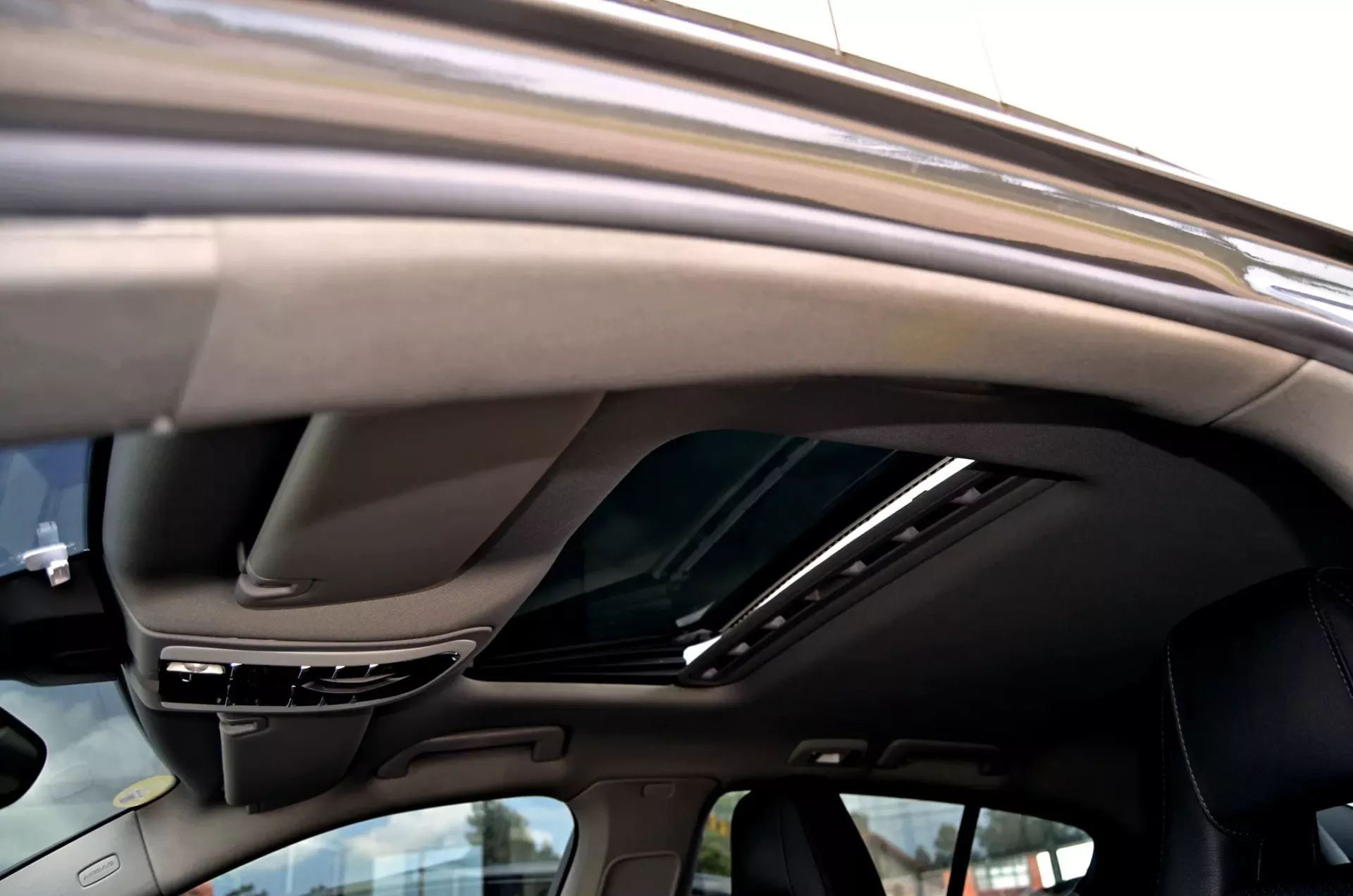 Porsche Panamera Platinum Edition 12