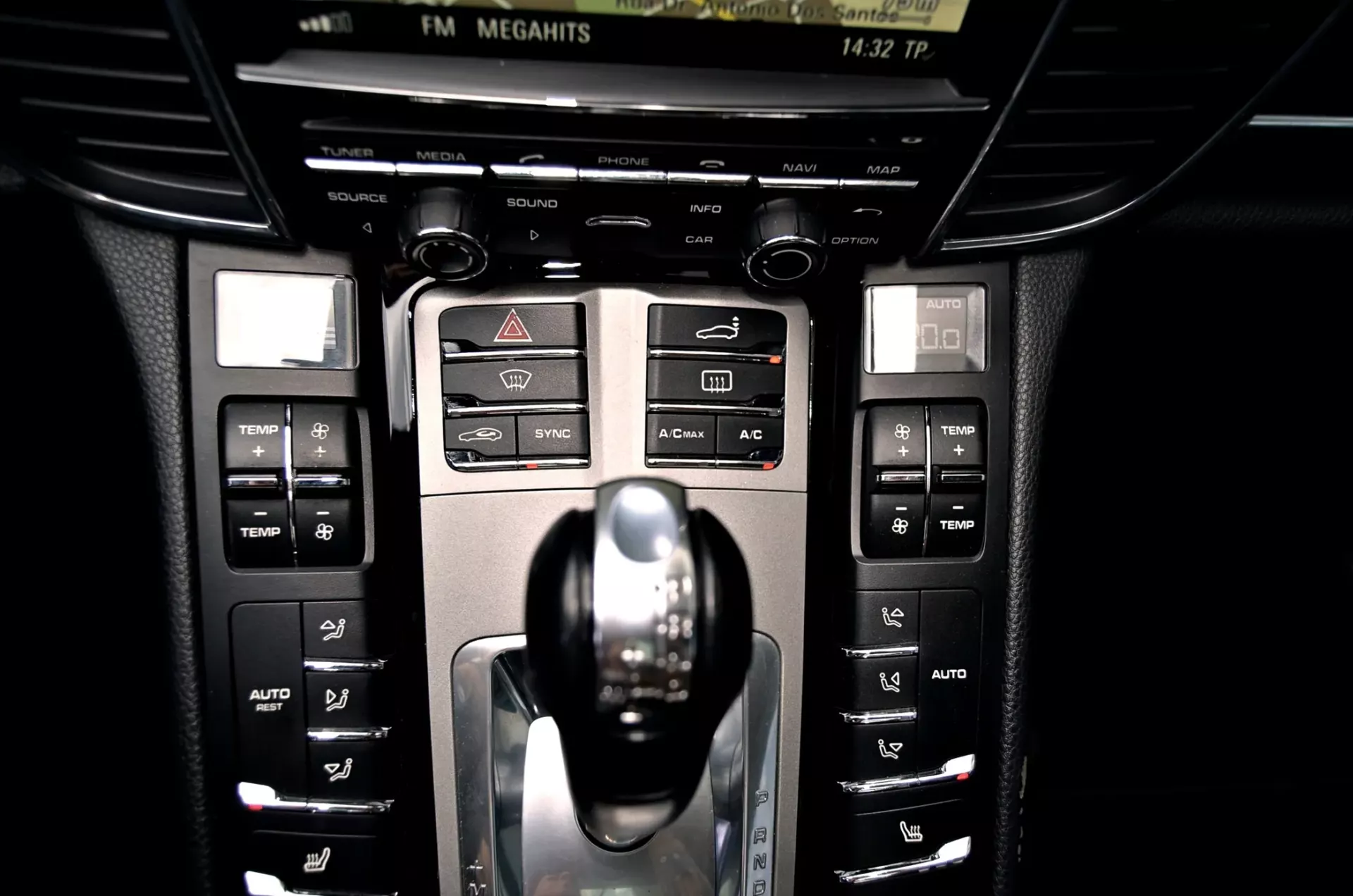 Porsche Panamera Platinum Edition 21