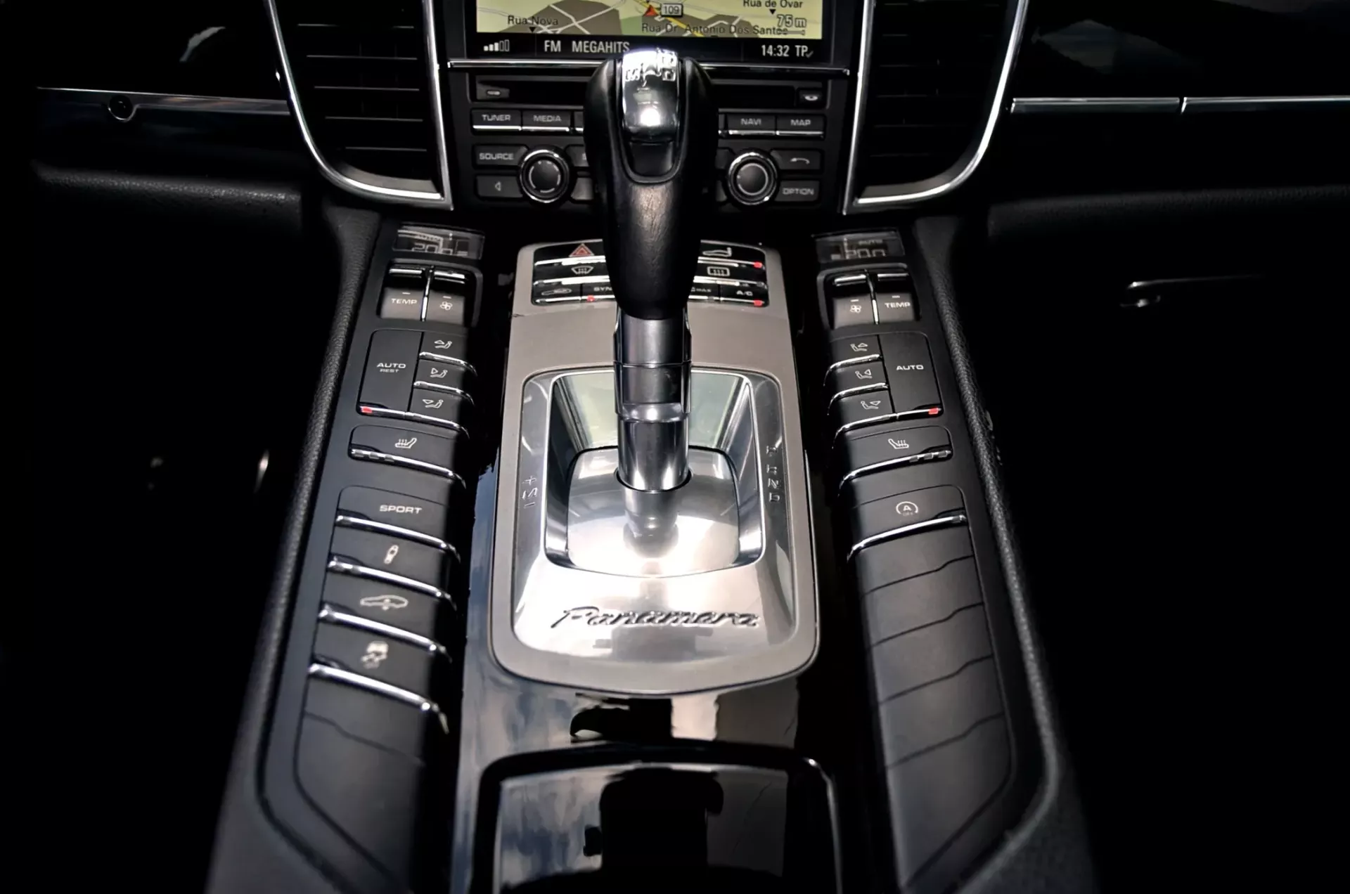 Porsche Panamera Platinum Edition 22