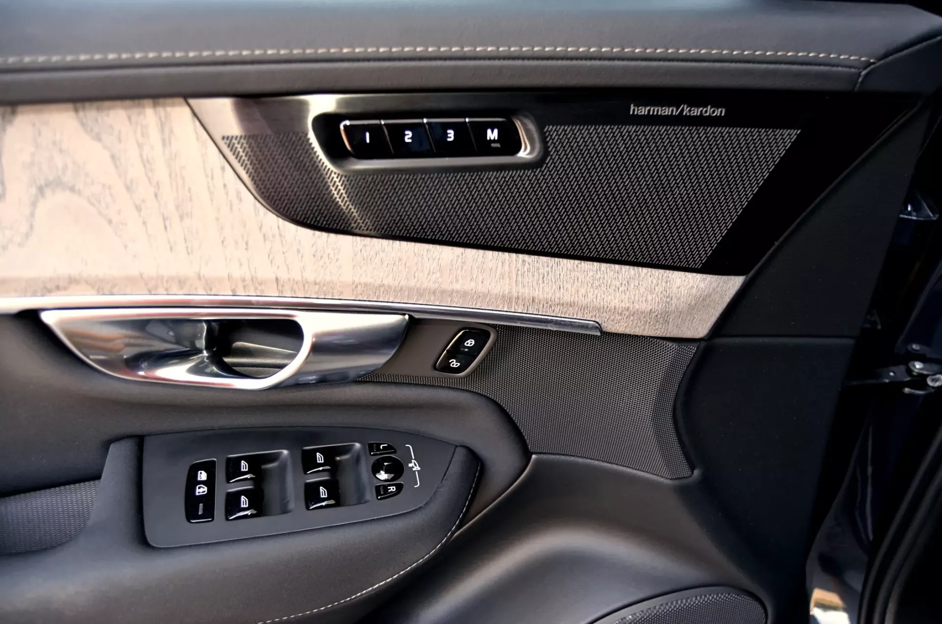 Volvo XC 90 2.0 T8 PHEV Inscription Expression AWD 12