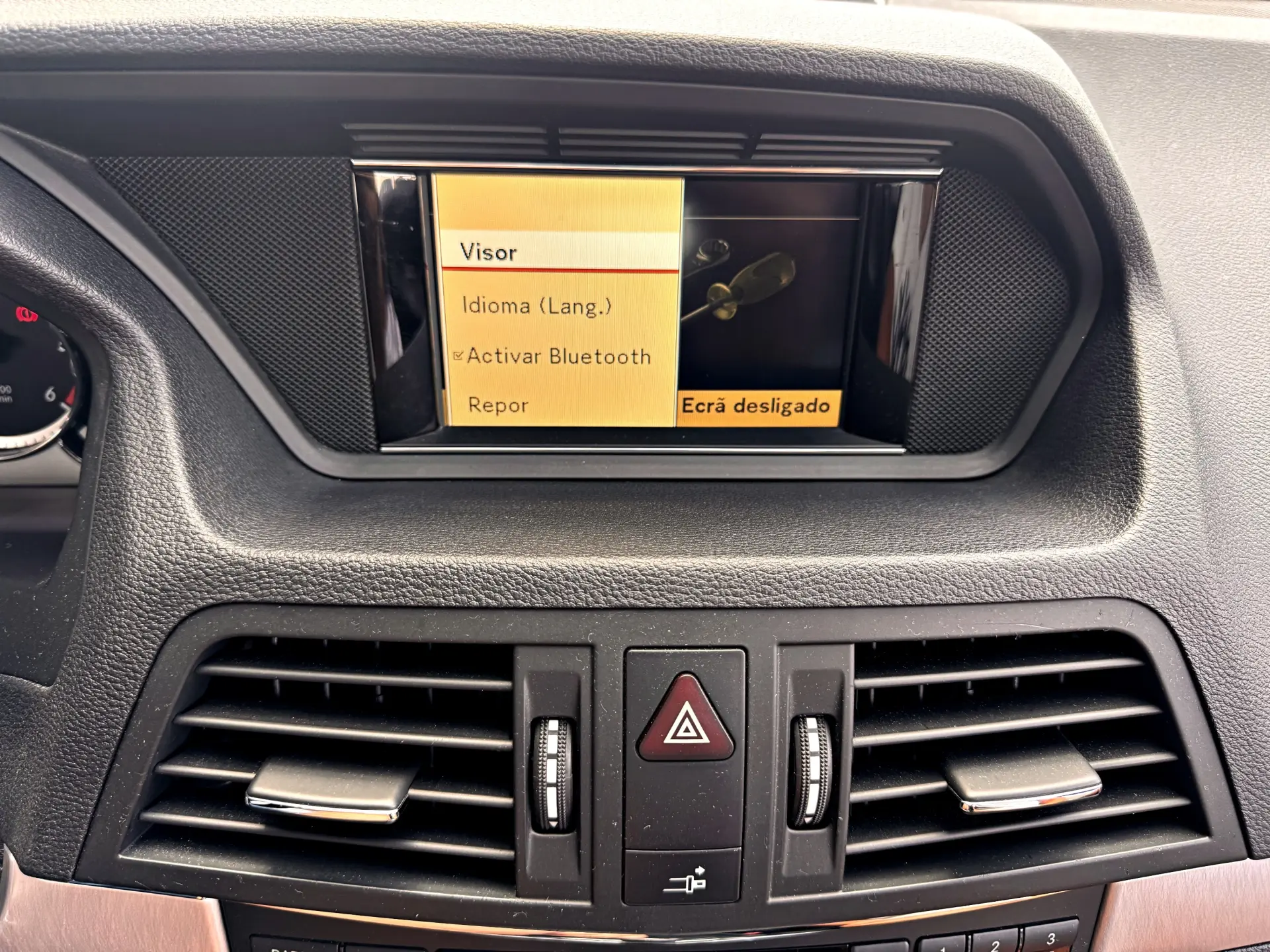 Mercedes-Benz E 220 CDi Avantgarde BlueEfficiency 22