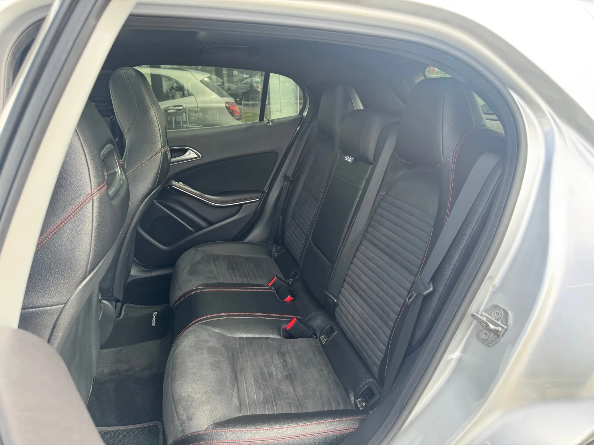 Mercedes-Benz GLA 200 d 7G-DCT AMG Line 9