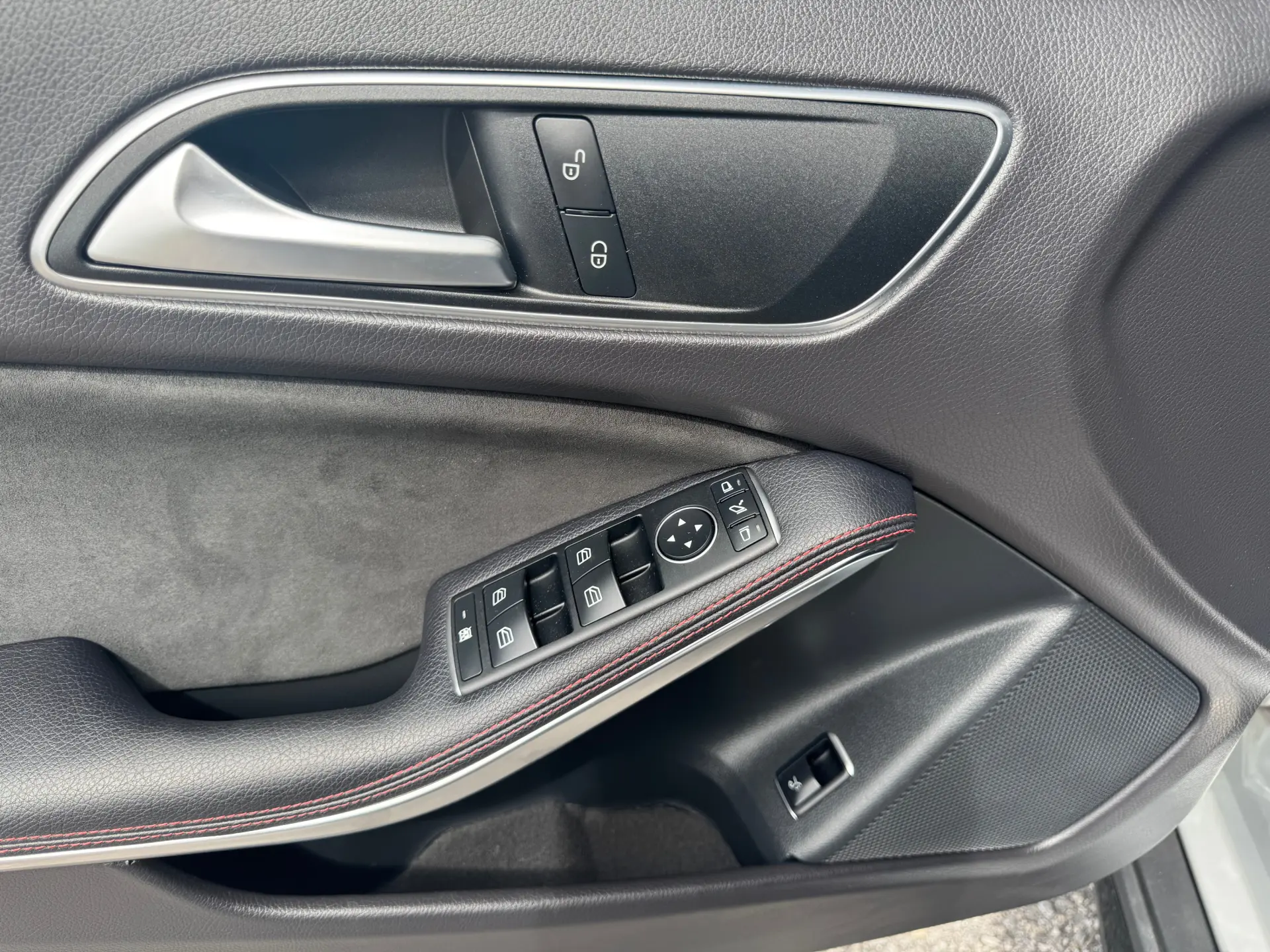 Mercedes-Benz GLA 200 d 7G-DCT AMG Line 11