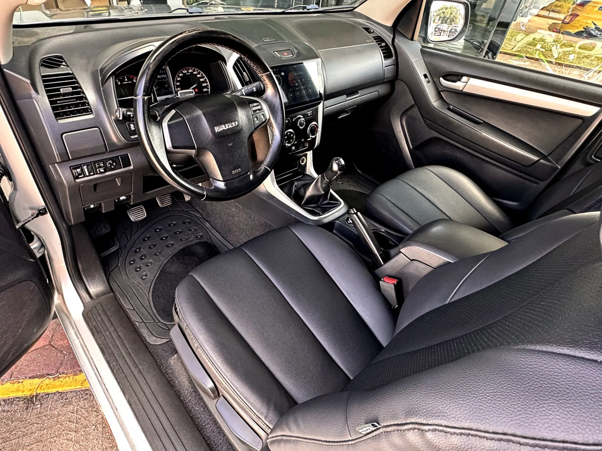 Isuzu D-Max 2.5 TD TwinTurbo 7