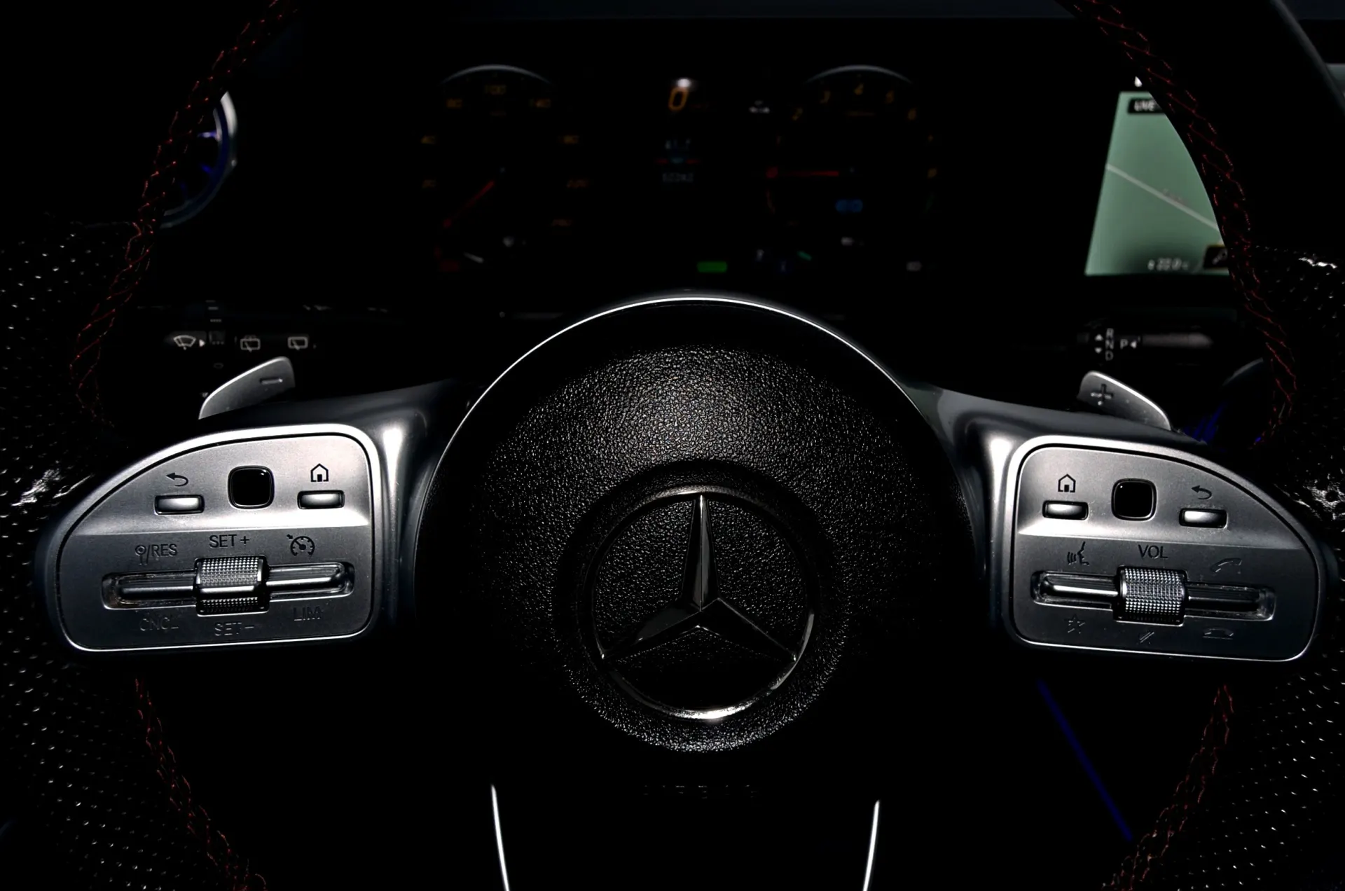 Mercedes-Benz GLA 250 e AMG Line 16