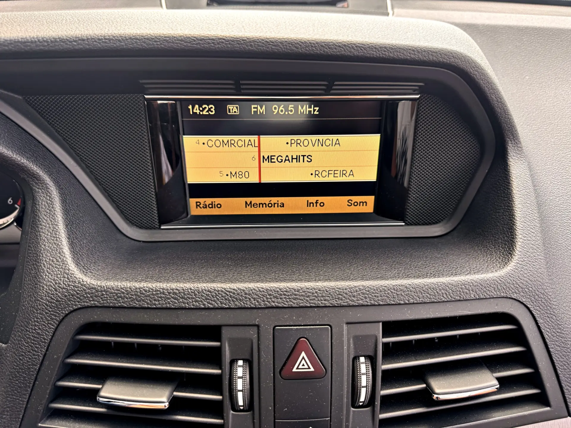 Mercedes-Benz E 220 CDi Avantgarde BlueEfficiency 19