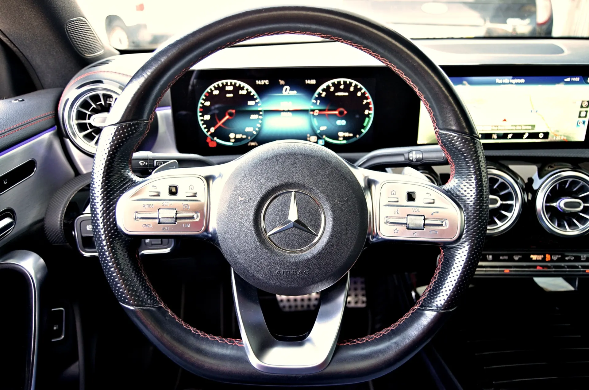 Mercedes-Benz CLA 250 e Shooting Brake AMG Line 14