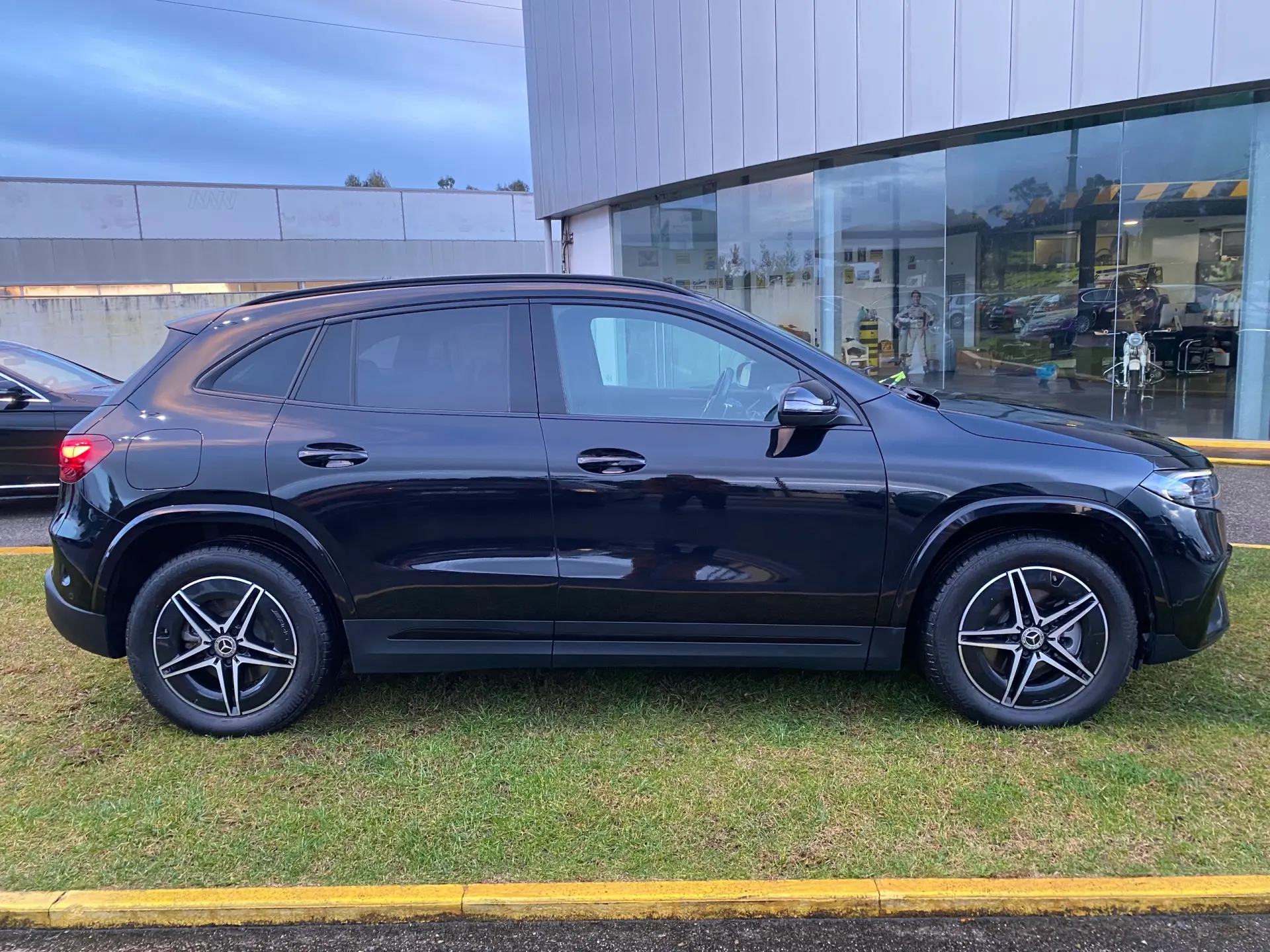 Mercedes-Benz EQA 250+ AMG Line 44