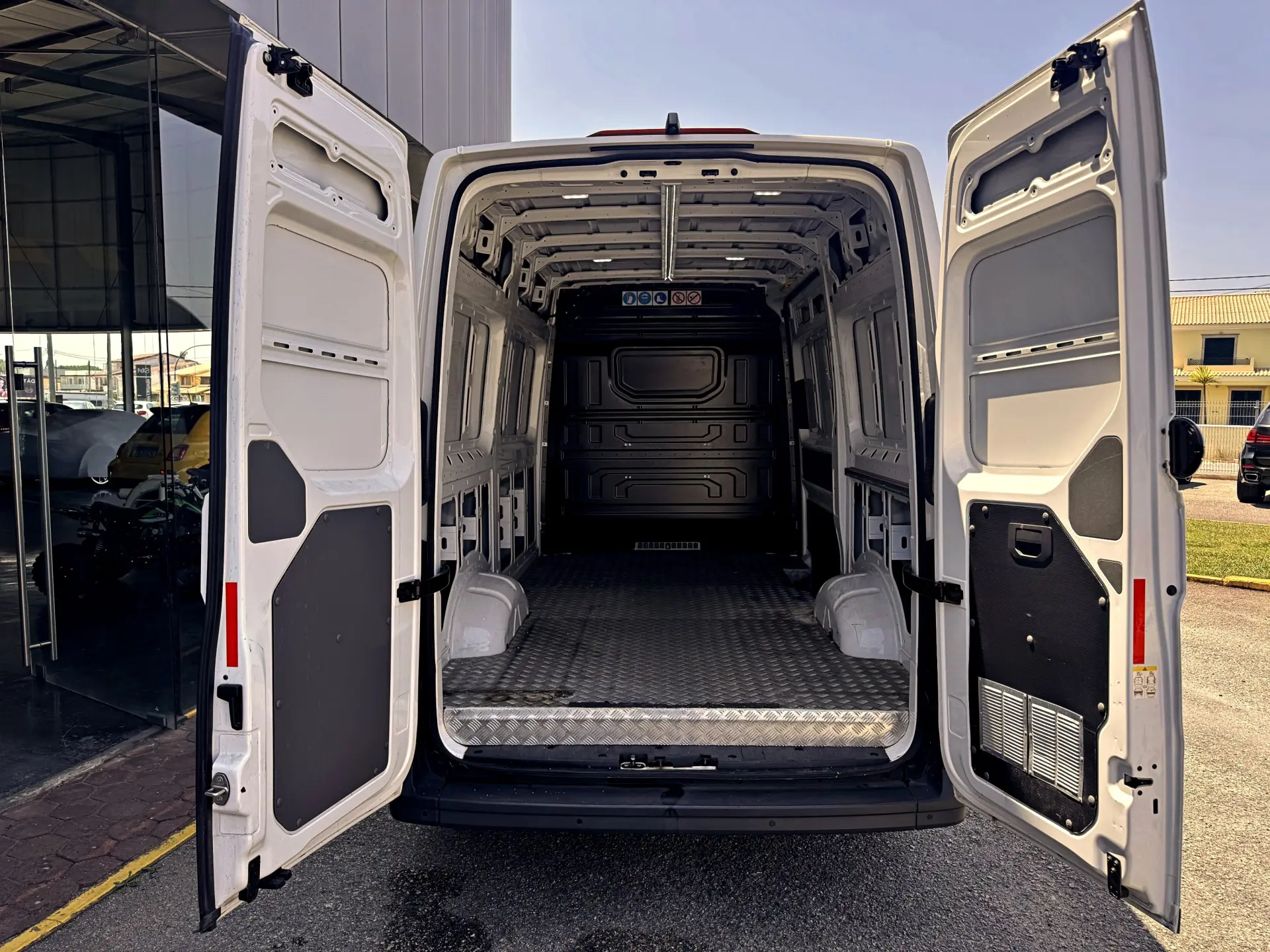 Volkswagen Crafter 35 2.0 TDI L3H2 32