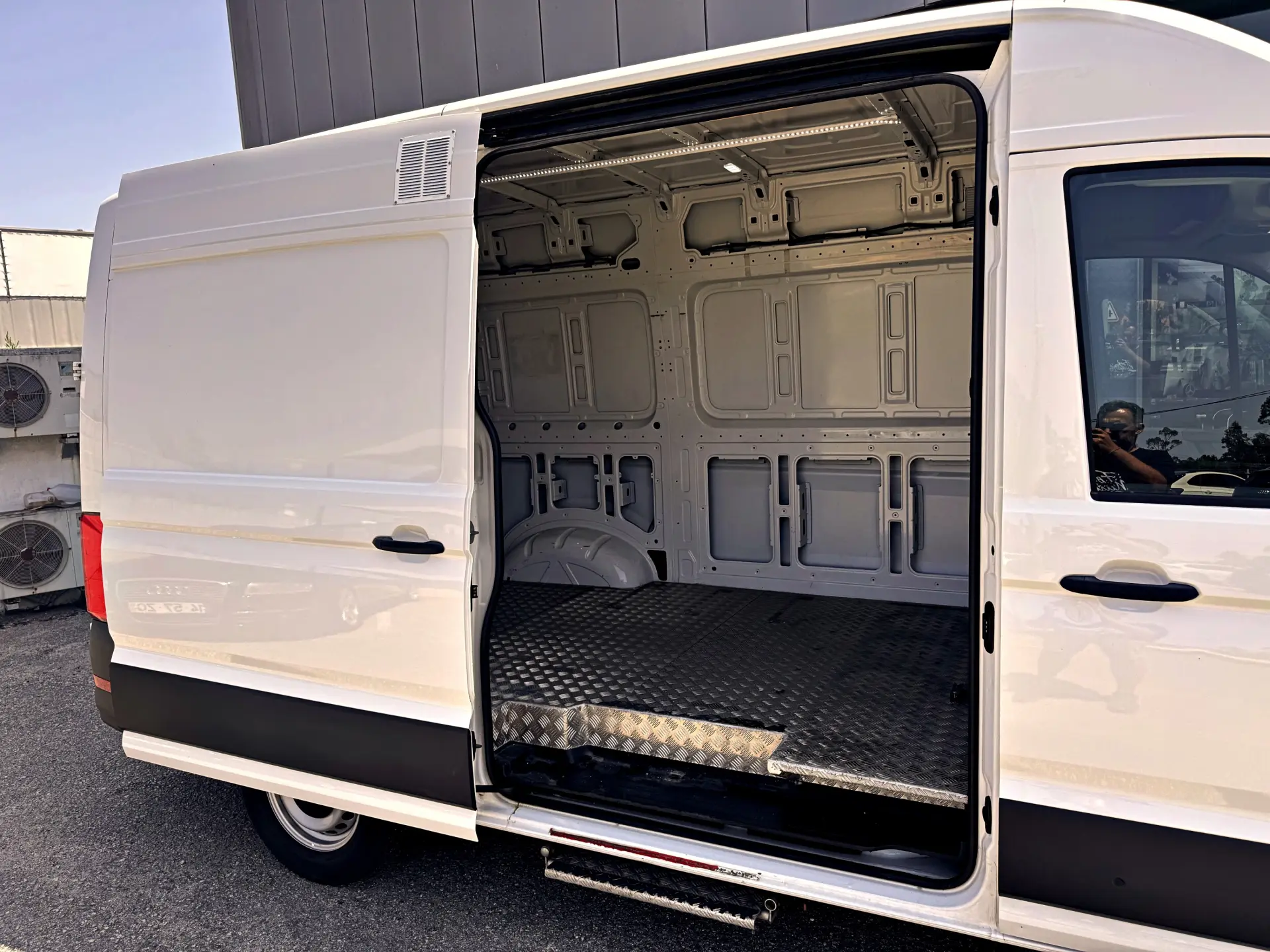 Volkswagen Crafter 35 2.0 TDI L3H2 33