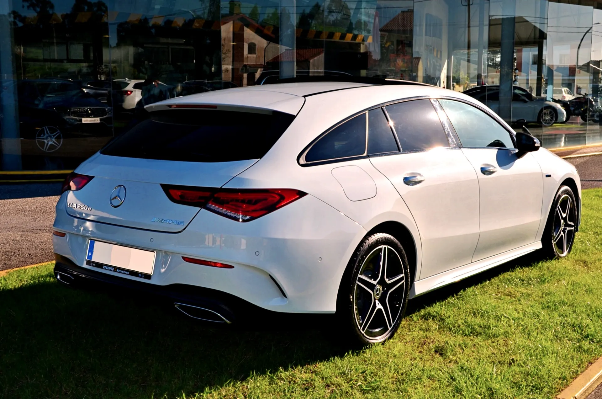 Mercedes-Benz CLA 250 e Shooting Brake AMG Line 38