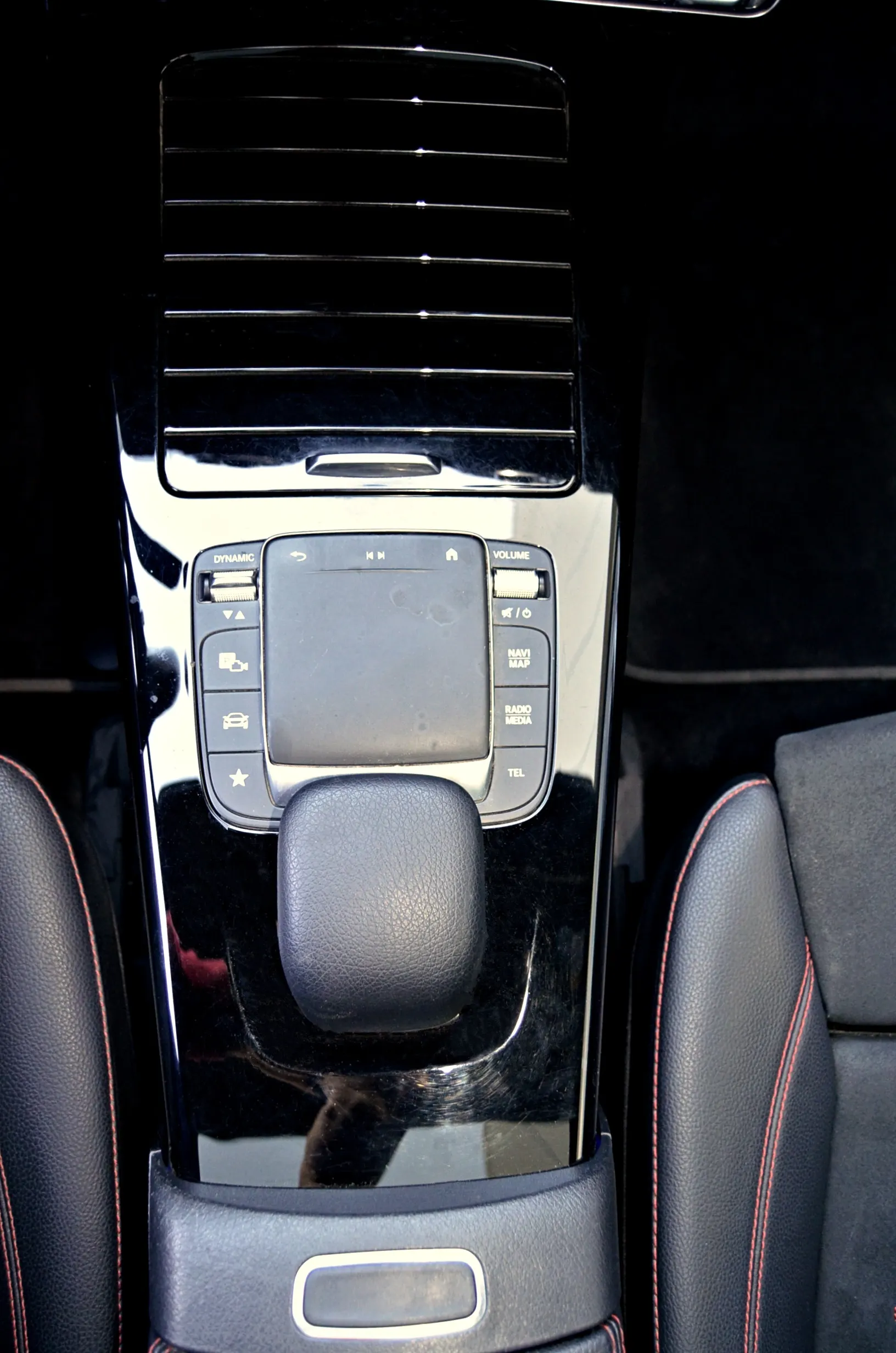 Mercedes-Benz CLA 250 e Shooting Brake AMG Line 19