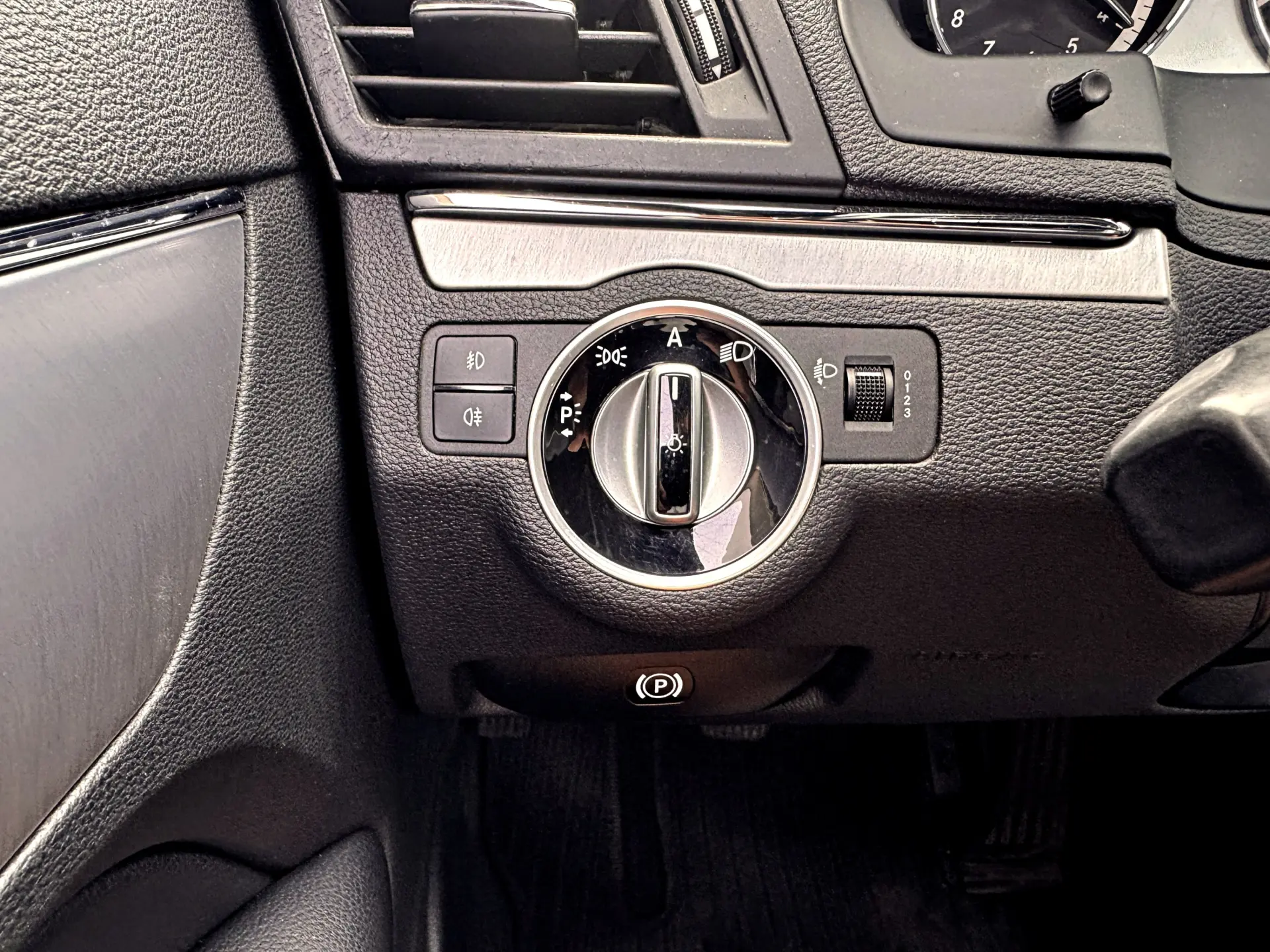 Mercedes-Benz E 220 CDi Avantgarde BlueEfficiency 12