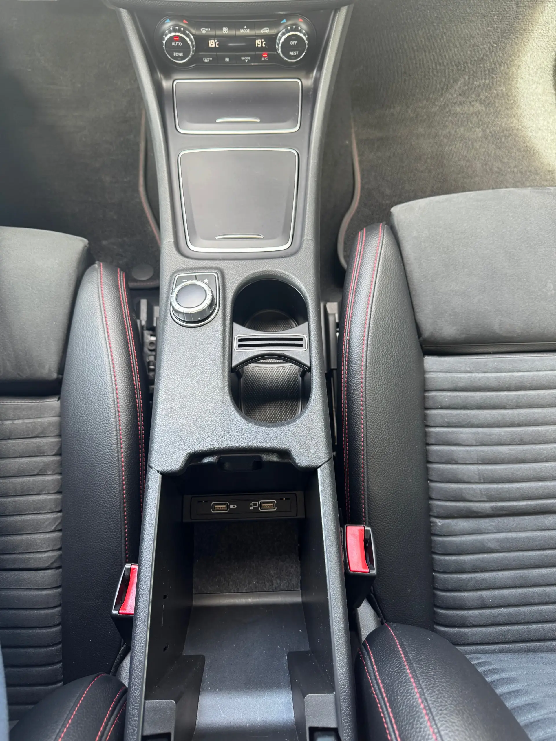 Mercedes-Benz GLA 200 d 7G-DCT AMG Line 19