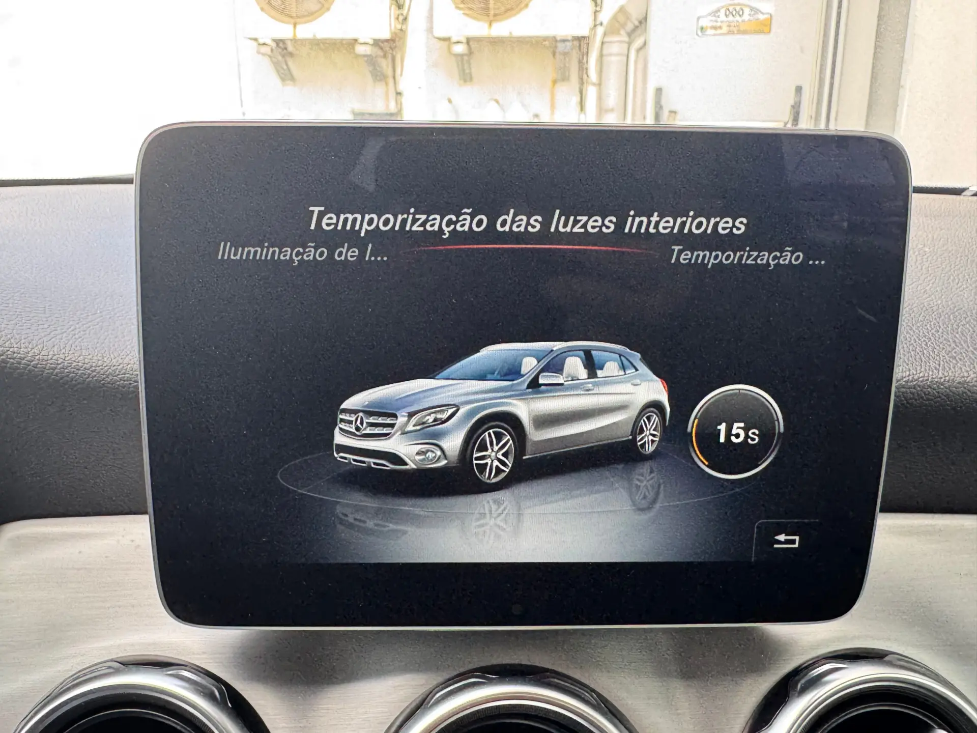 Mercedes-Benz GLA 200 d 7G-DCT AMG Line 37