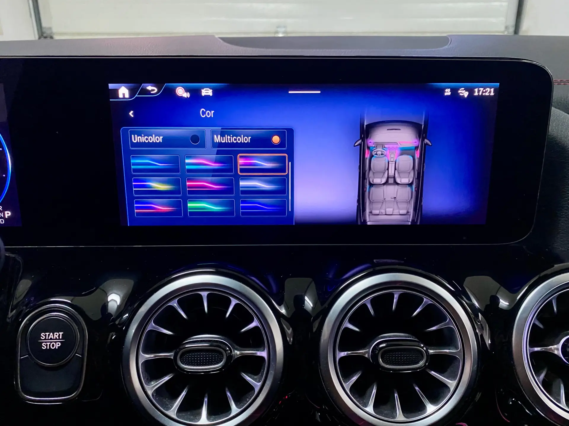 Mercedes-Benz EQA 250+ AMG Line 32