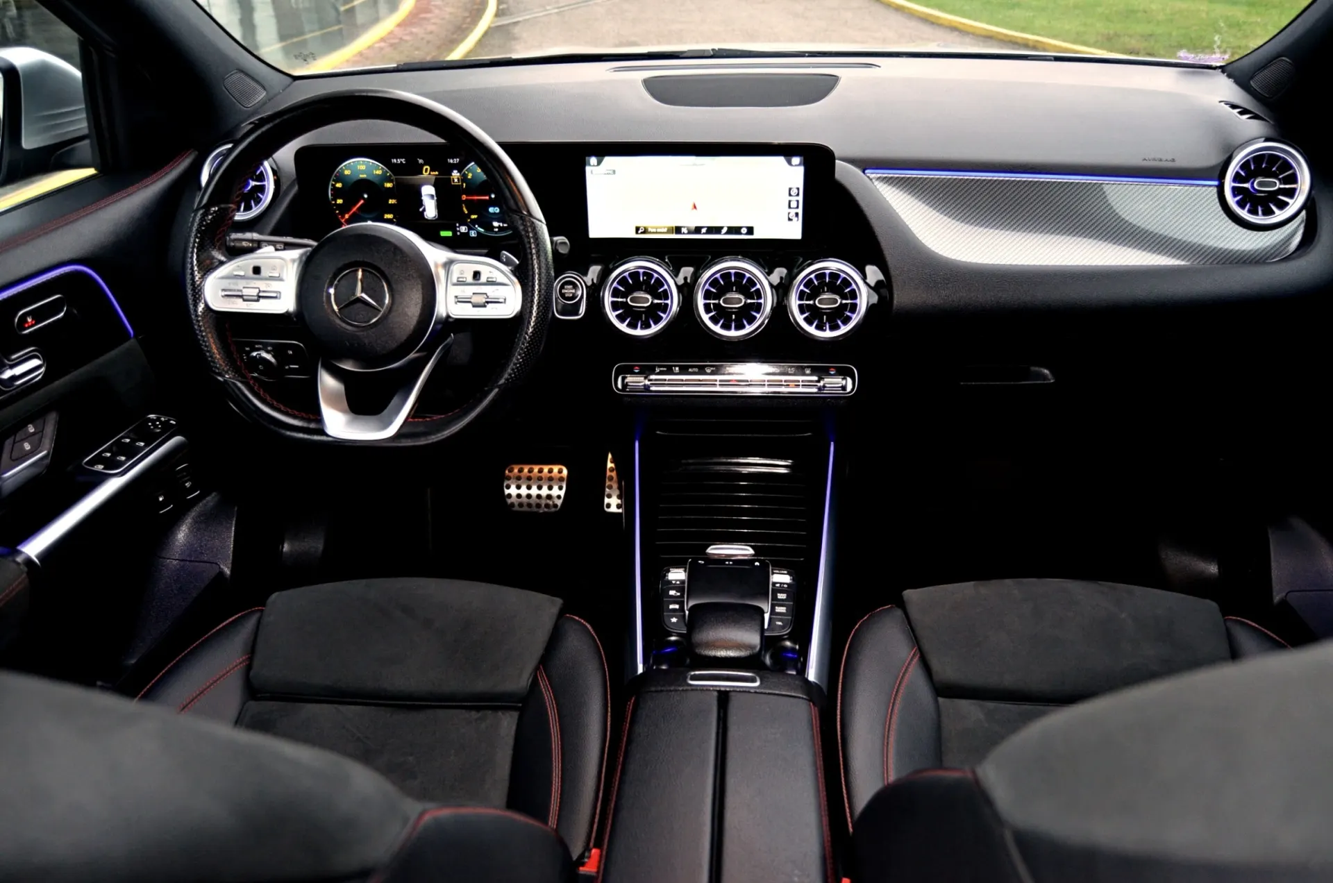 Mercedes-Benz GLA 250 e AMG Line 6