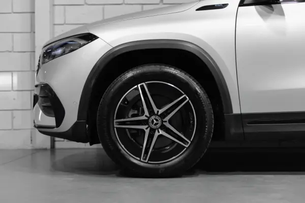 Mercedes-Benz EQA 250 AMG Line 19