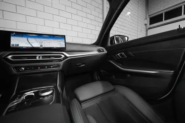 BMW 330 e Pack M Auto 42