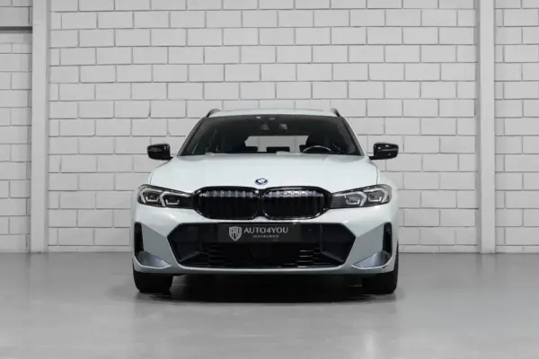 BMW 330 e Pack M Auto 3