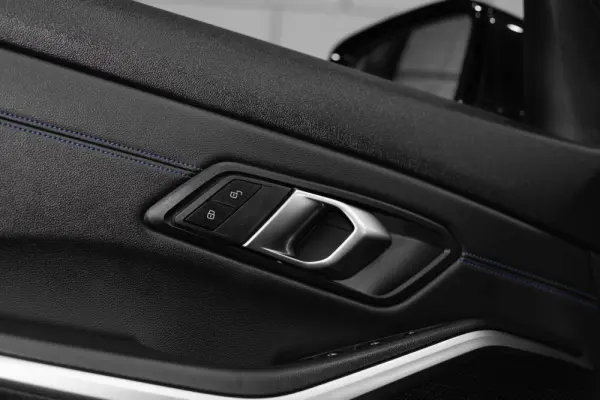 BMW 330 e Pack M Auto 29