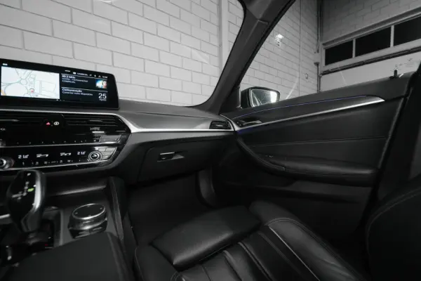 BMW 520 d Pack Desportivo M Auto 32