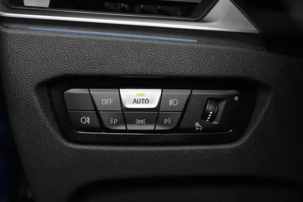 BMW 330 e Pack Desportivo M Auto 31
