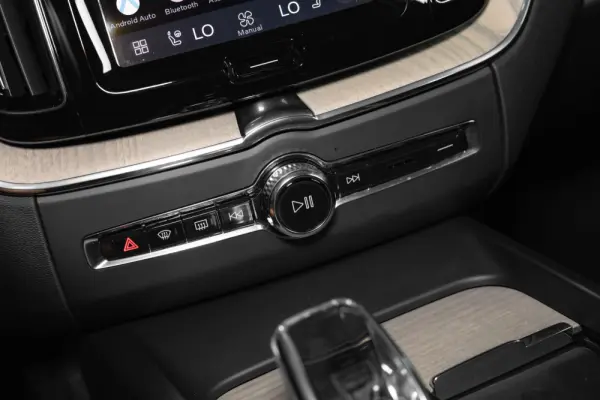 Volvo XC 60 2.0 T6 PHEV Black Edition 34