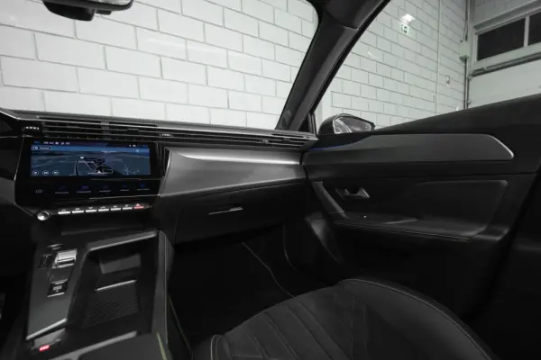Peugeot 408 1.6 Hybrid GT e-EAT8 40