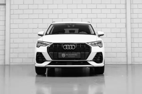 Audi Q3 45 TFSIe S line S tronic 3