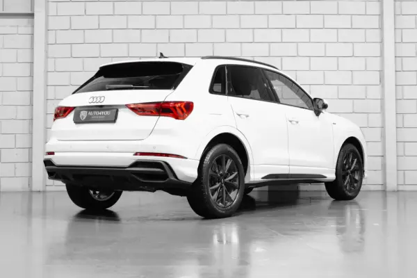 Audi Q3 45 TFSIe S line S tronic 4