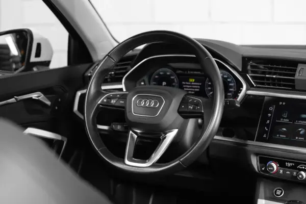 Audi Q3 45 TFSIe S line S tronic 5