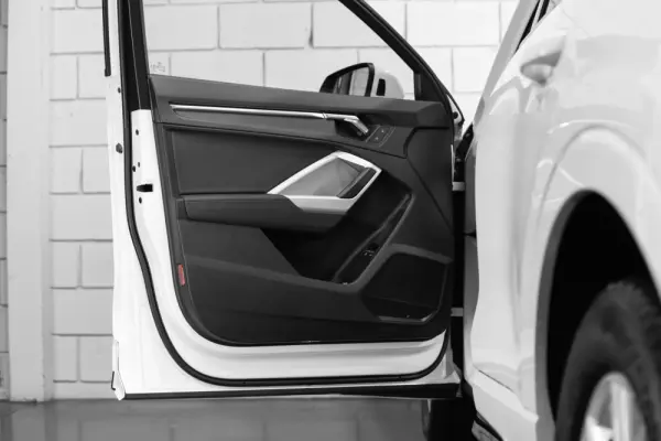 Audi Q3 45 TFSIe S line S tronic 27