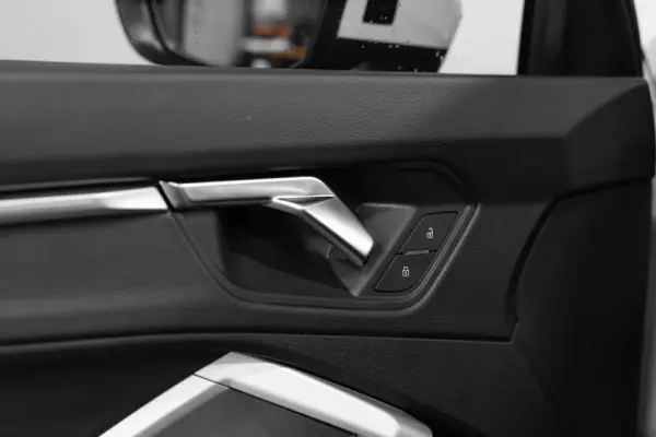 Audi Q3 45 TFSIe S line S tronic 31