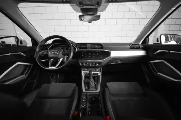 Audi Q3 45 TFSIe S line S tronic 38