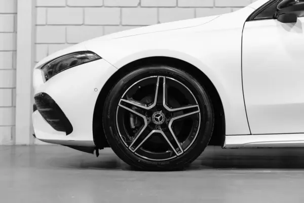 Mercedes-Benz A 180 d AMG Line Aut. 27